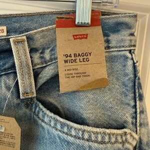 Levi's Women's Mid Rise Light Blue Wide Leg Jeans